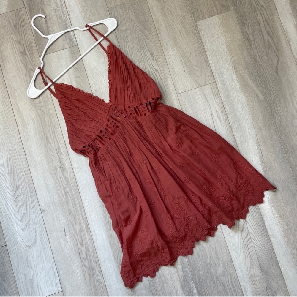 Free People One V Neck Mini Dress Rust Brown Color Eyelet Floral Size XS Women’s